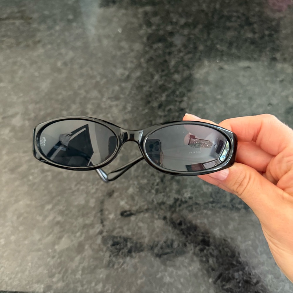Giant vintage daisy sunglasses